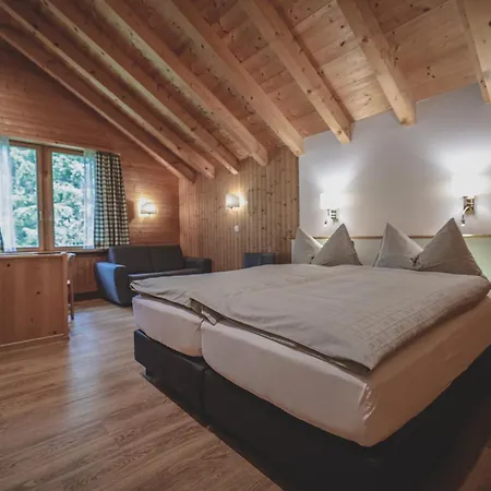 Sonnenhalde, فندق أروسا